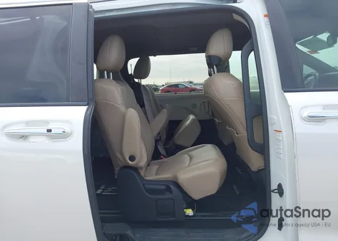 2021 Toyota Sienna Xle z USA, uszkodzony, nr VIN 5TDYRKEC6MS037211